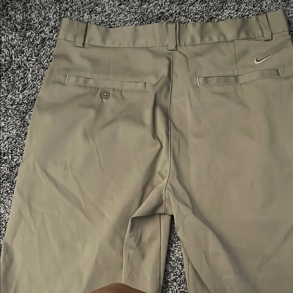 Nike Men's Flat Front Golf Shorts in Khaki